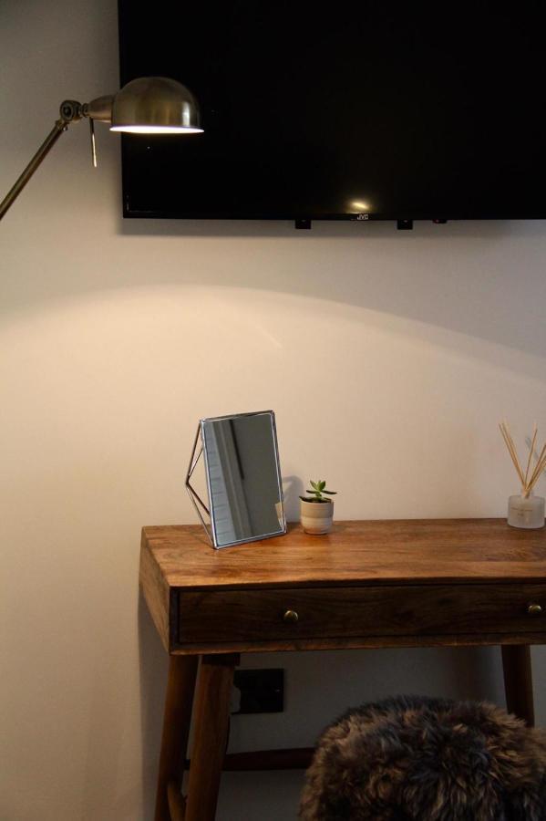Upstairs At 33 - Self Check In Boutique Accommodation In Worcester Centre מראה חיצוני תמונה