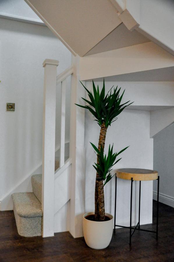Upstairs At 33 - Self Check In Boutique Accommodation In Worcester Centre מראה חיצוני תמונה